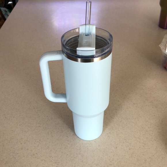 New Starbucks Stanley cup - Picture 3 of 4